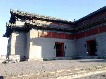 red gate gallery wide shot